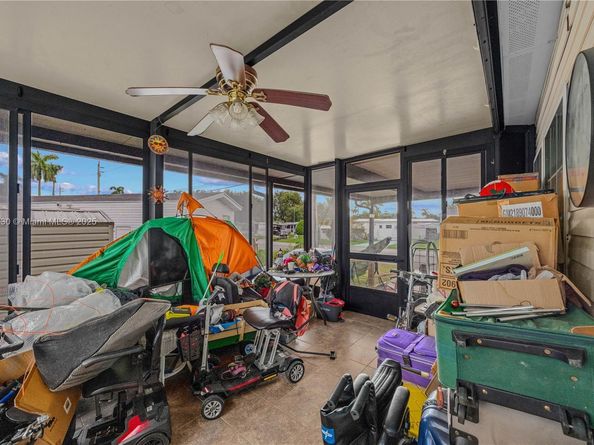 8580 SW 17th St, Davie FL 33324