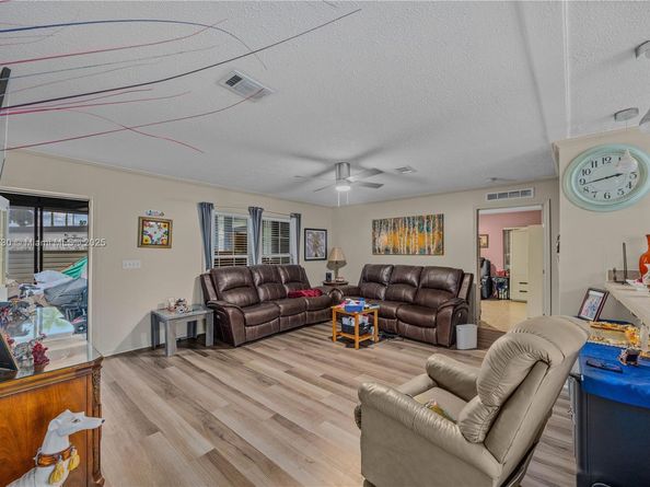 8580 SW 17th St, Davie FL 33324