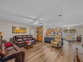 8580 SW 17th St, Davie FL 33324