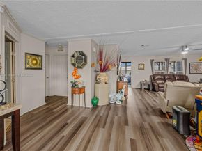 8580 SW 17th St, Davie FL 33324