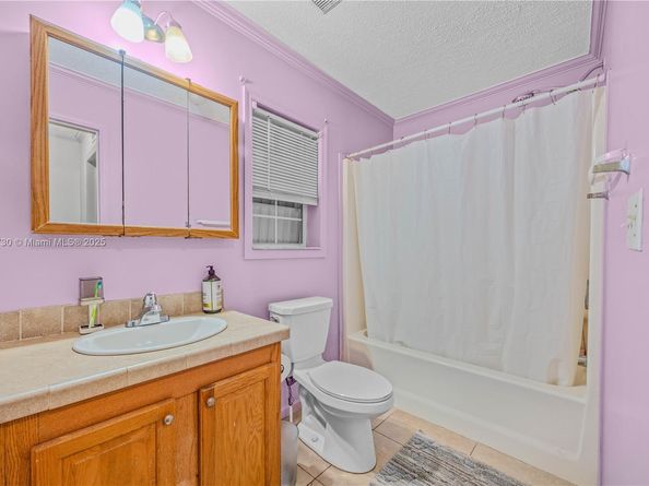 8580 SW 17th St, Davie FL 33324