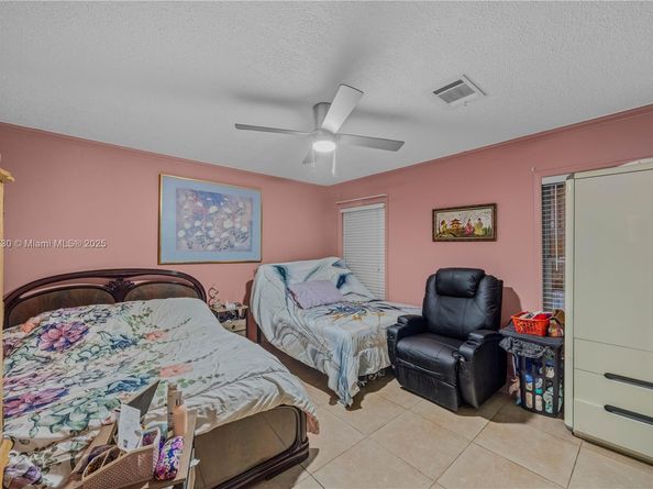 8580 SW 17th St, Davie FL 33324