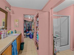 8580 SW 17th St, Davie FL 33324