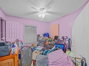 8580 SW 17th St, Davie FL 33324