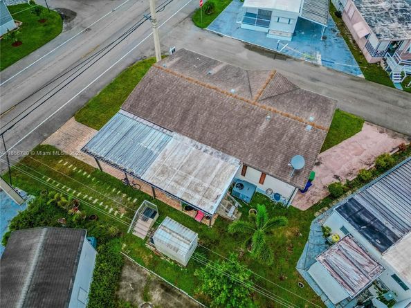 8580 SW 17th St, Davie FL 33324