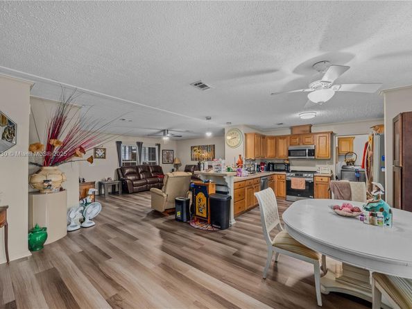 8580 SW 17th St, Davie FL 33324