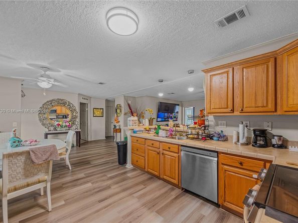 8580 SW 17th St, Davie FL 33324