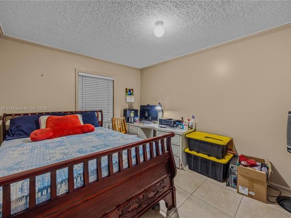 8580 SW 17th St, Davie FL 33324