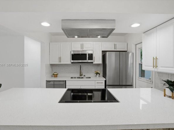 3330 N 72nd Ter, Hollywood FL 33024