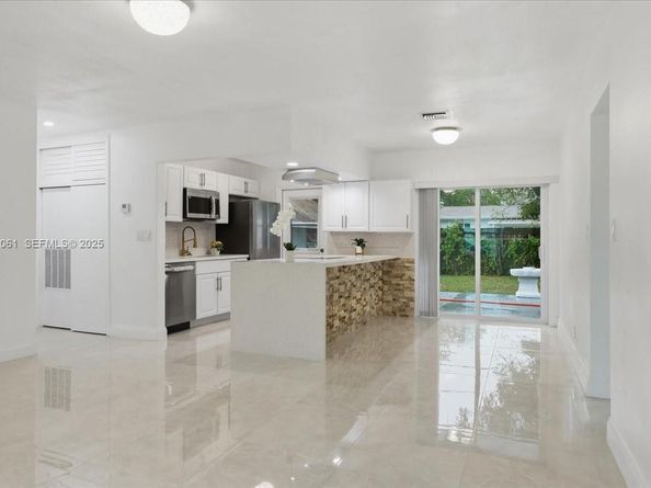 3330 N 72nd Ter, Hollywood FL 33024