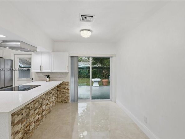 3330 N 72nd Ter, Hollywood FL 33024