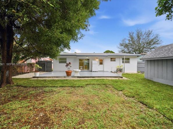 3330 N 72nd Ter, Hollywood FL 33024