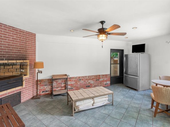 410 NE 5th Ave, Pompano Beach FL 33060