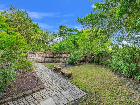 410 NE 5th Ave, Pompano Beach FL 33060
