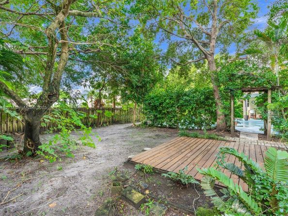 410 NE 5th Ave, Pompano Beach FL 33060