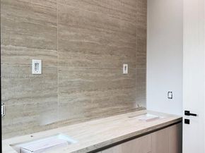 1135 NE 11th Ave, Fort Lauderdale FL 33304