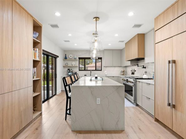 10560 NE 2nd Ct, Miami Shores FL 33138