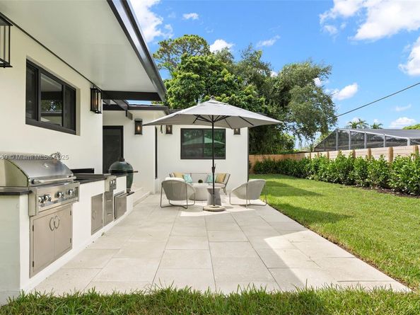 10560 NE 2nd Ct, Miami Shores FL 33138