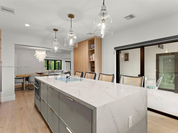 10560 NE 2nd Ct, Miami Shores FL 33138