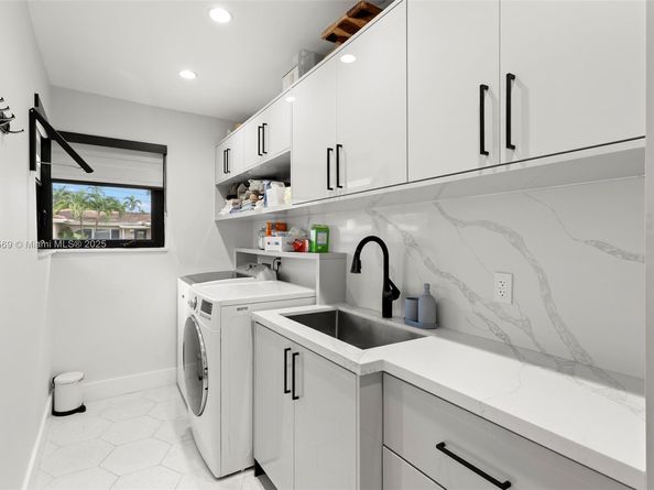 10560 NE 2nd Ct, Miami Shores FL 33138