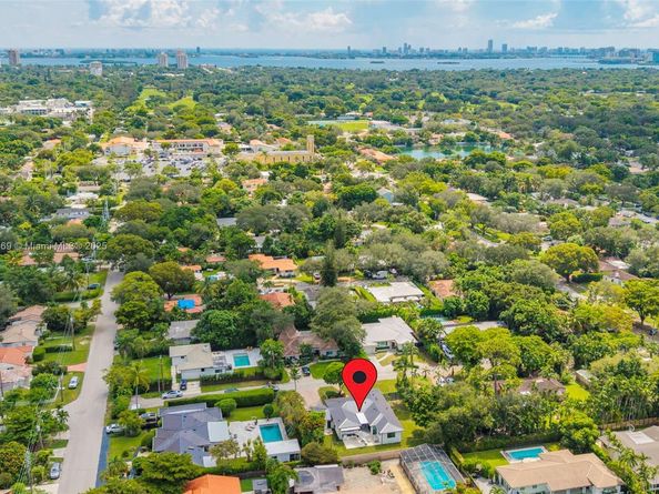10560 NE 2nd Ct, Miami Shores FL 33138