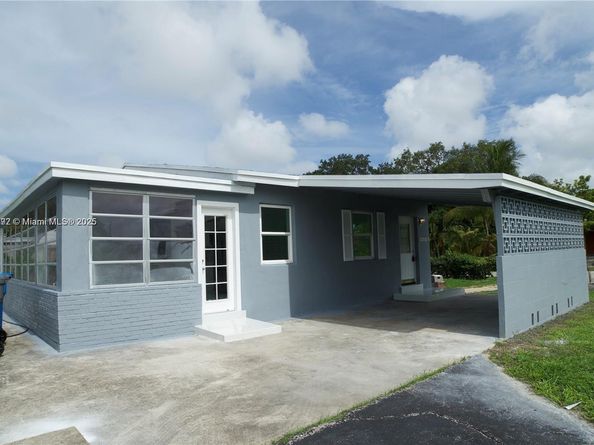 4685 SW 33rd Dr, West Park FL 33023
