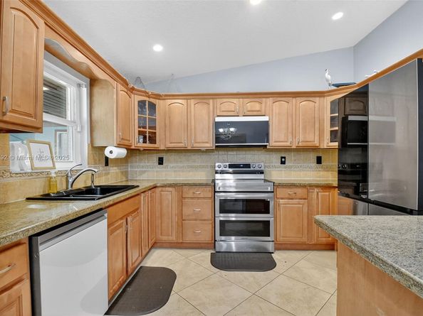 190 Martin Cir, Royal Palm Beach FL 33411