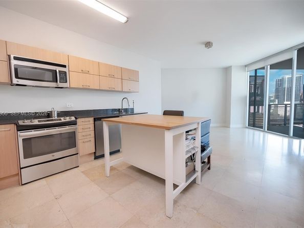 350 S Miami 1709, Miami FL 33130