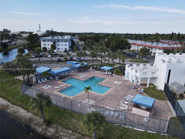 4750 NW 22nd Ct 404, Lauderhill FL 33313