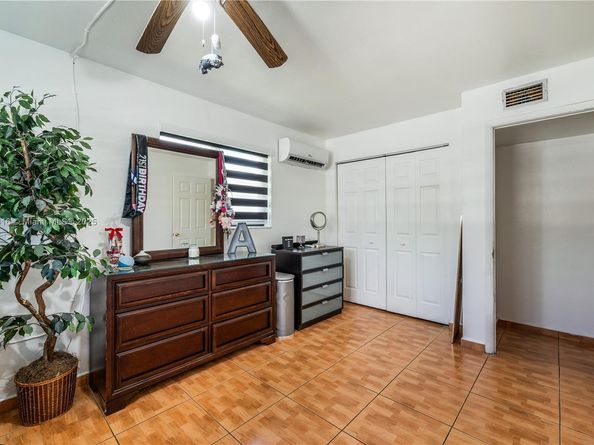 8065 W 14th Ct, Hialeah FL 33014