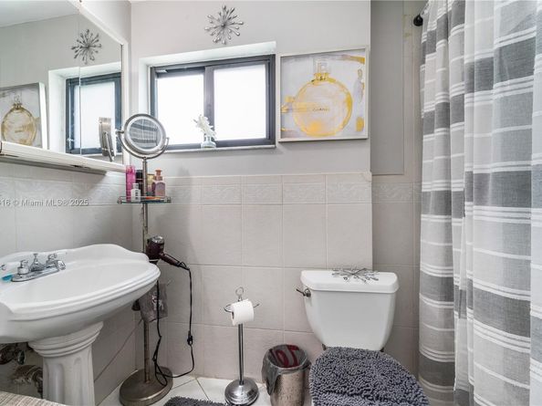 8065 W 14th Ct, Hialeah FL 33014