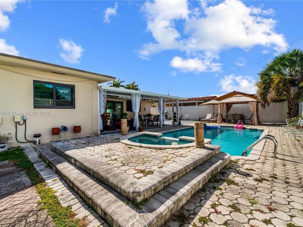 8065 W 14th Ct, Hialeah FL 33014