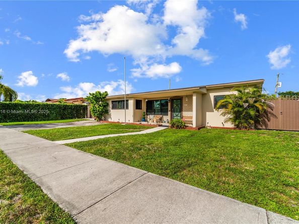 8065 W 14th Ct, Hialeah FL 33014