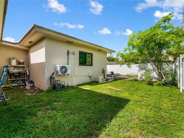 8065 W 14th Ct, Hialeah FL 33014