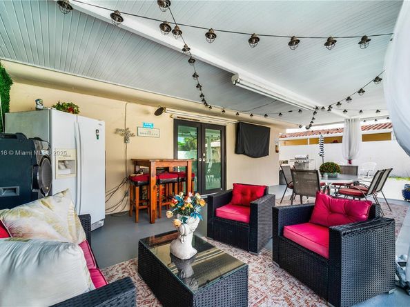 8065 W 14th Ct, Hialeah FL 33014