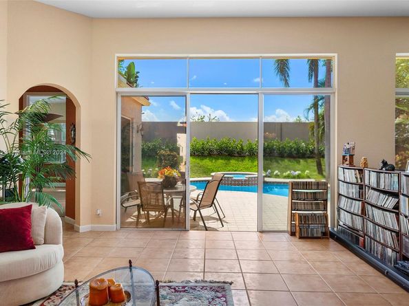 6071 NW 43rd Ter, Boca Raton FL 33496
