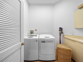 6071 NW 43rd Ter, Boca Raton FL 33496