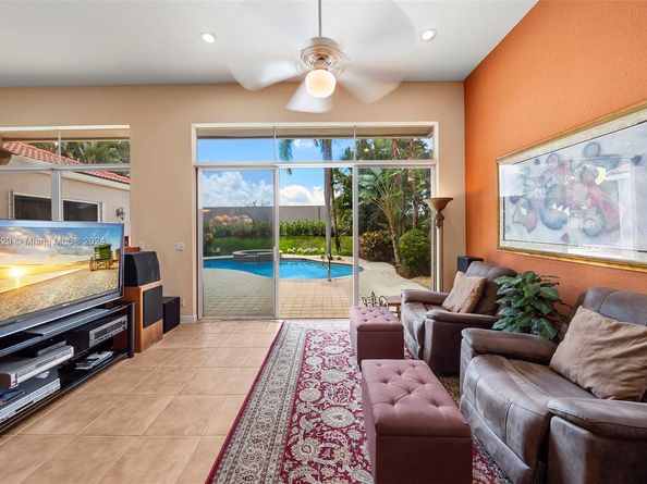 6071 NW 43rd Ter, Boca Raton FL 33496