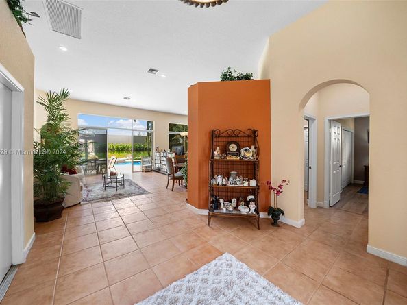 6071 NW 43rd Ter, Boca Raton FL 33496