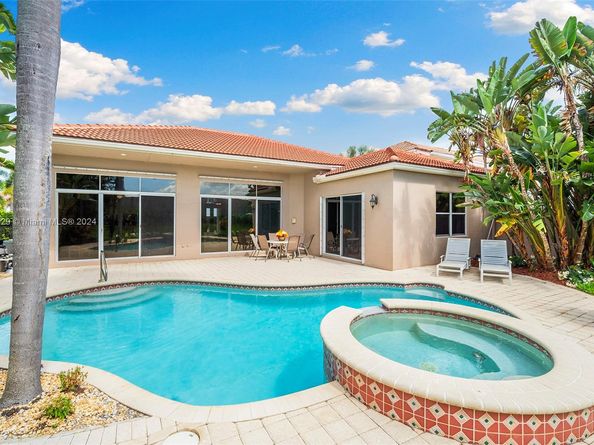 6071 NW 43rd Ter, Boca Raton FL 33496