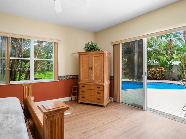 6071 NW 43rd Ter, Boca Raton FL 33496