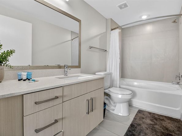 1110 NW 1 St 502, Miami FL 33128