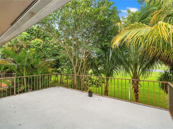 19828 Bob O Link Dr, Hialeah FL 33015