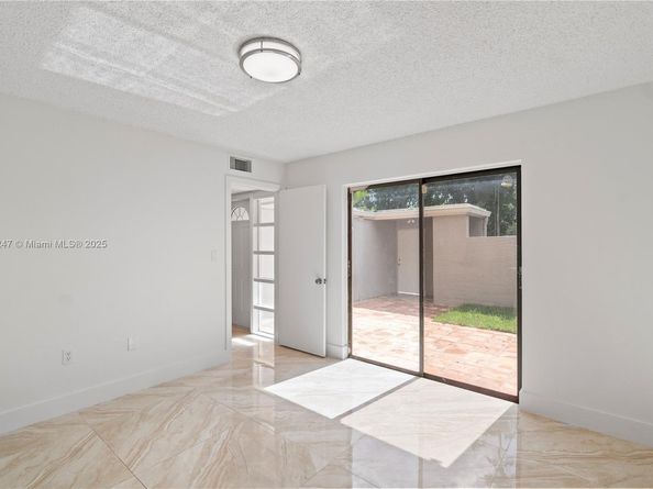 19828 Bob O Link Dr, Hialeah FL 33015