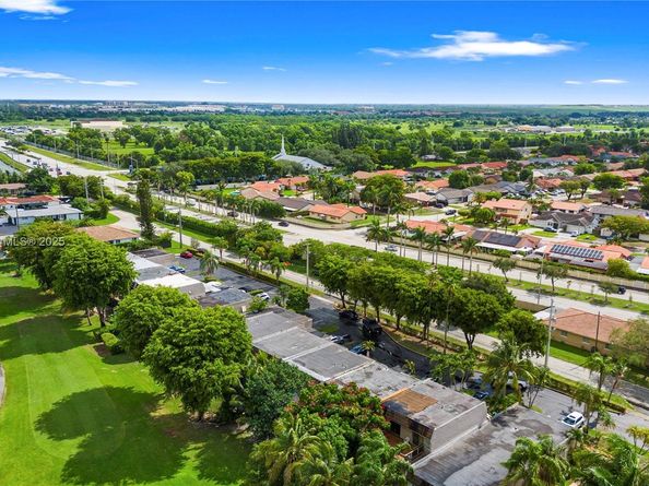 19828 Bob O Link Dr, Hialeah FL 33015