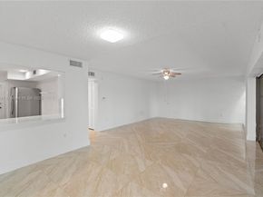 19828 Bob O Link Dr, Hialeah FL 33015