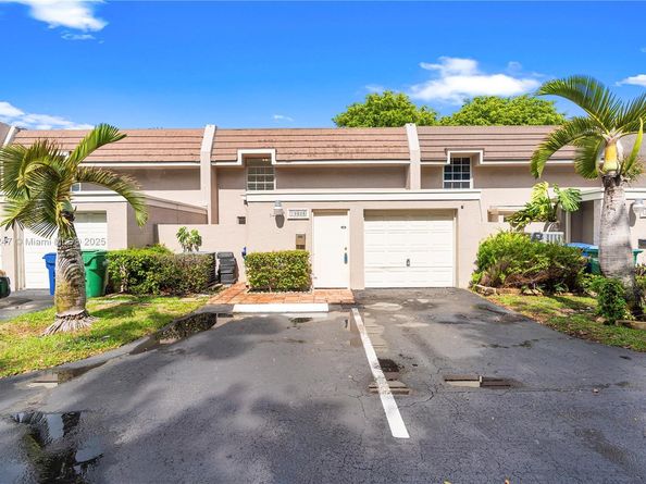 19828 Bob O Link Dr, Hialeah FL 33015