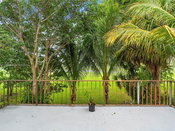 19828 Bob O Link Dr, Hialeah FL 33015