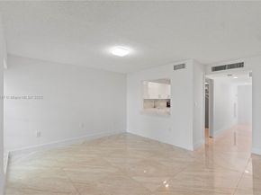 19828 Bob O Link Dr, Hialeah FL 33015