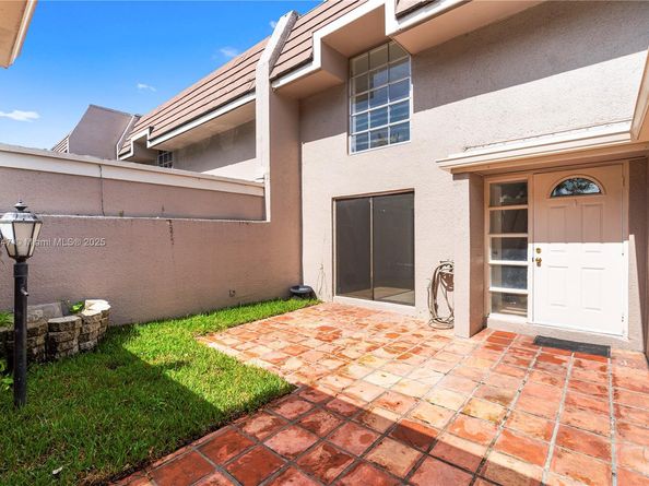 19828 Bob O Link Dr, Hialeah FL 33015